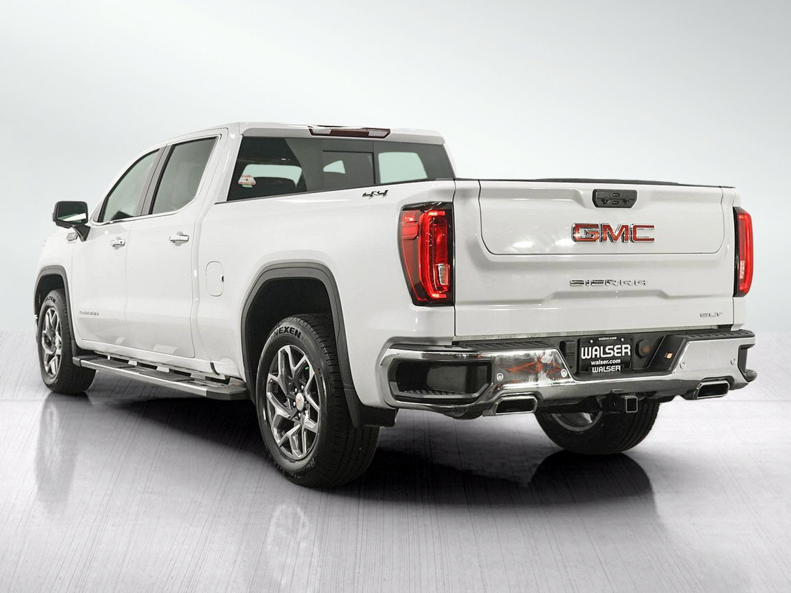 Used 2022 GMC Sierra 1500 SLT w/ SLT Premium Plus Package AWD/4WD image 3