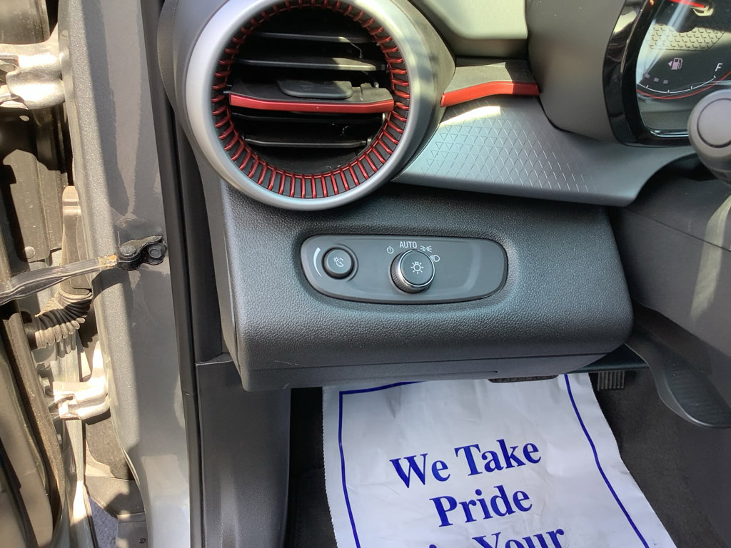 Used 2024 Chevrolet Trax RS w/ Sunroof Package image 12