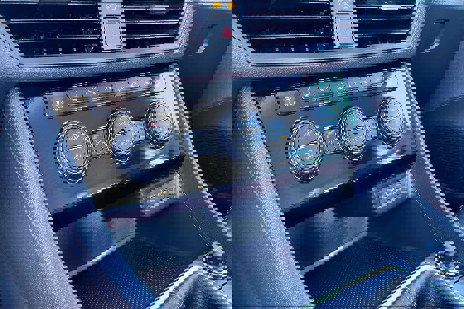 Used 2024 Volkswagen Jetta SE image 33