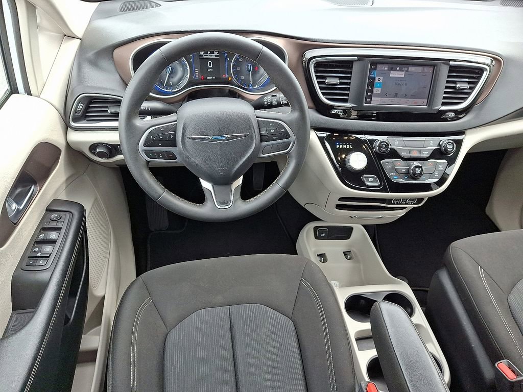 Used 2022 Chrysler Voyager LX image 13