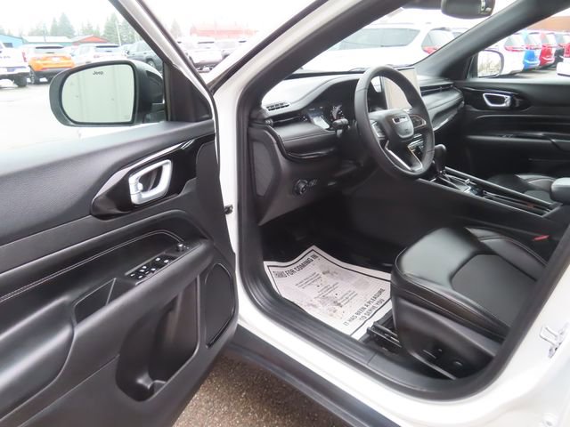 Used 2023 Jeep Compass Altitude w/ Convenience Group image 16