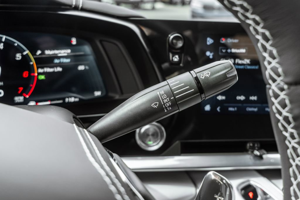 Used 2024 Chevrolet Corvette Stingray Premium Cpe w/ Battery Protection Package image 27