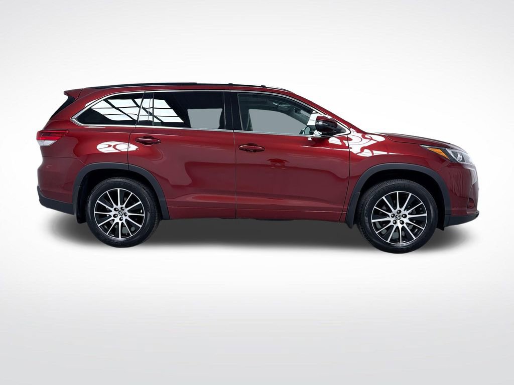 Used 2018 Toyota Highlander SE AWD/4WD image 2