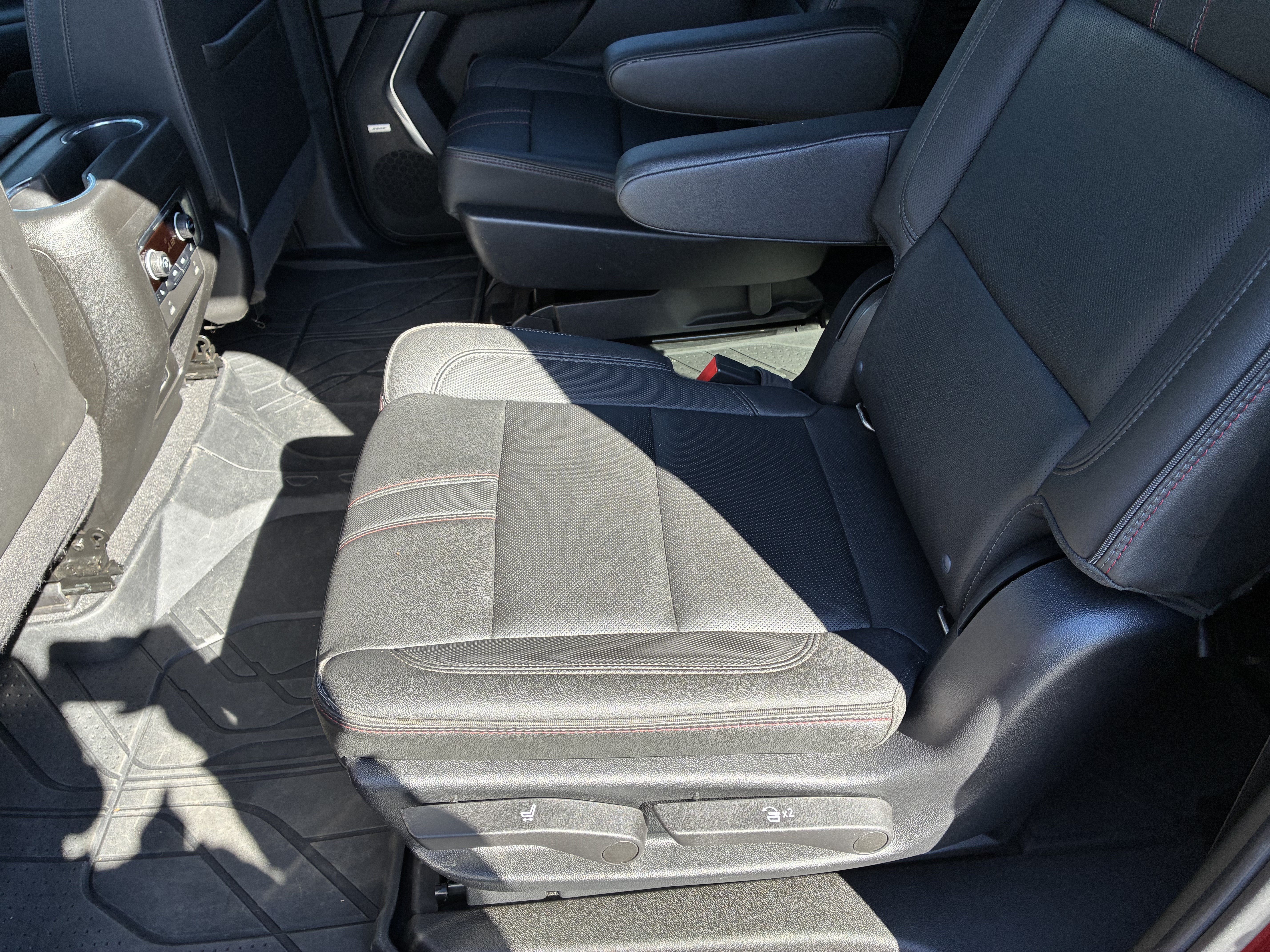 Used 2022 Chevrolet Suburban RST w/ Luxury Package AWD/4WD image 14
