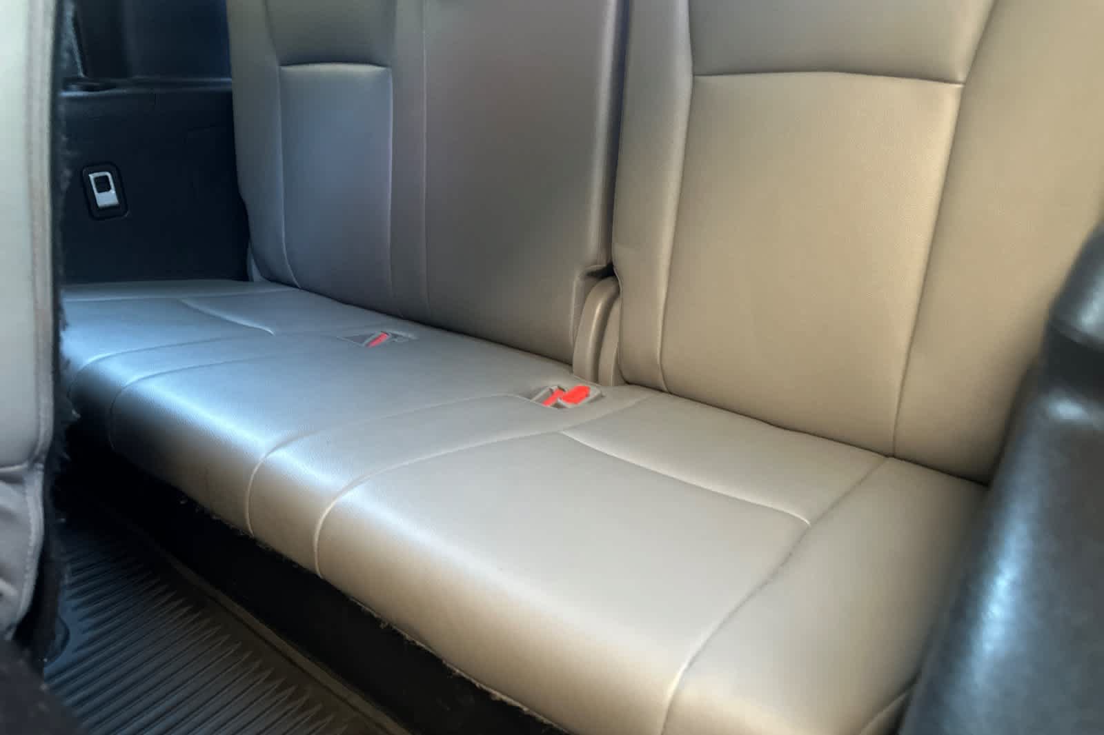 Used 2021 Toyota Highlander XLE AWD/4WD image 16