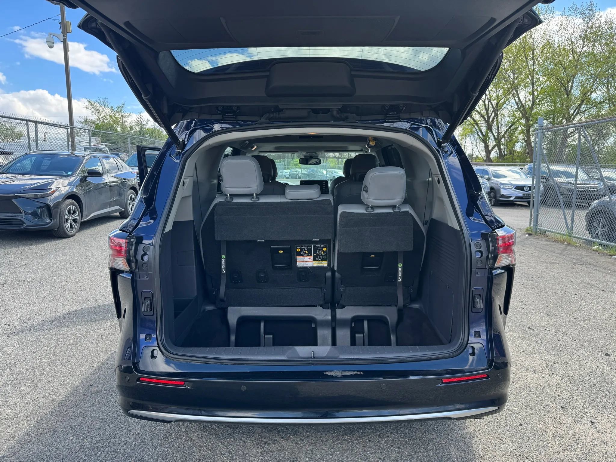 Used 2021 Toyota Sienna Limited FWD image 26