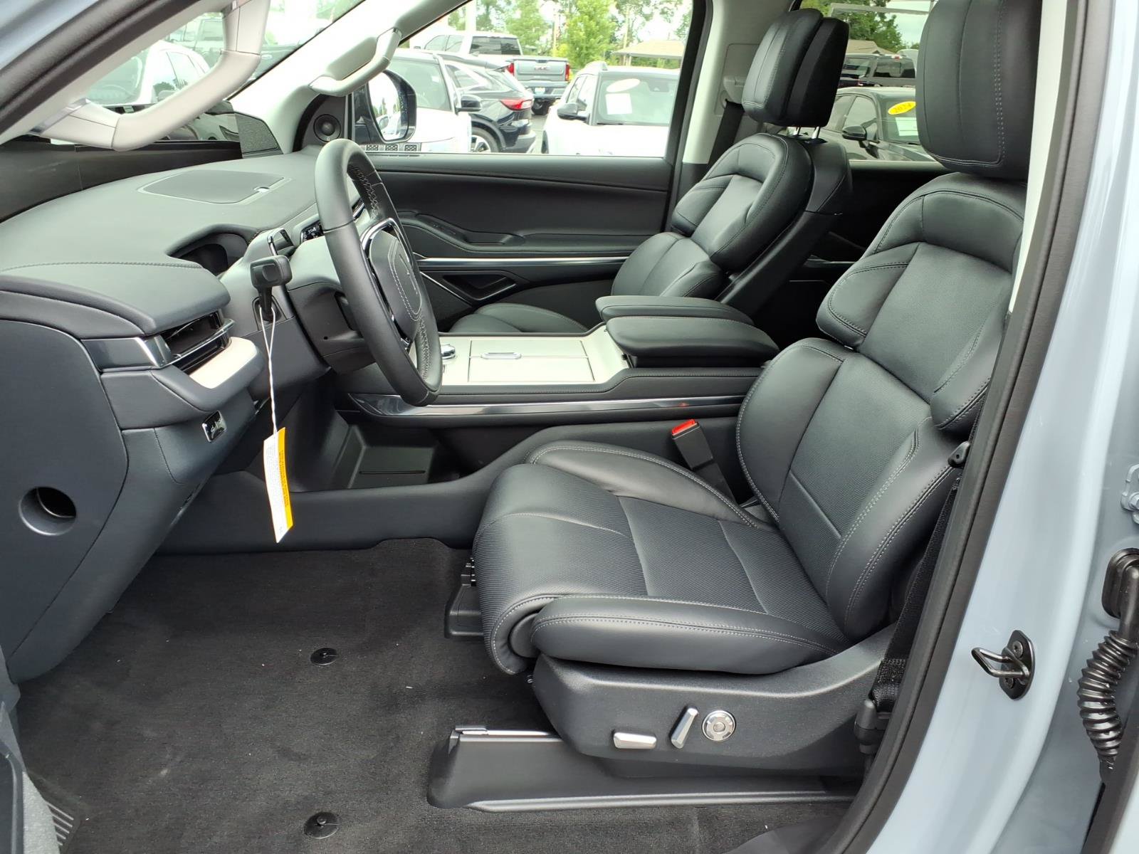 New 2027 Lincoln Navigator L Reserve AWD/4WD image 4