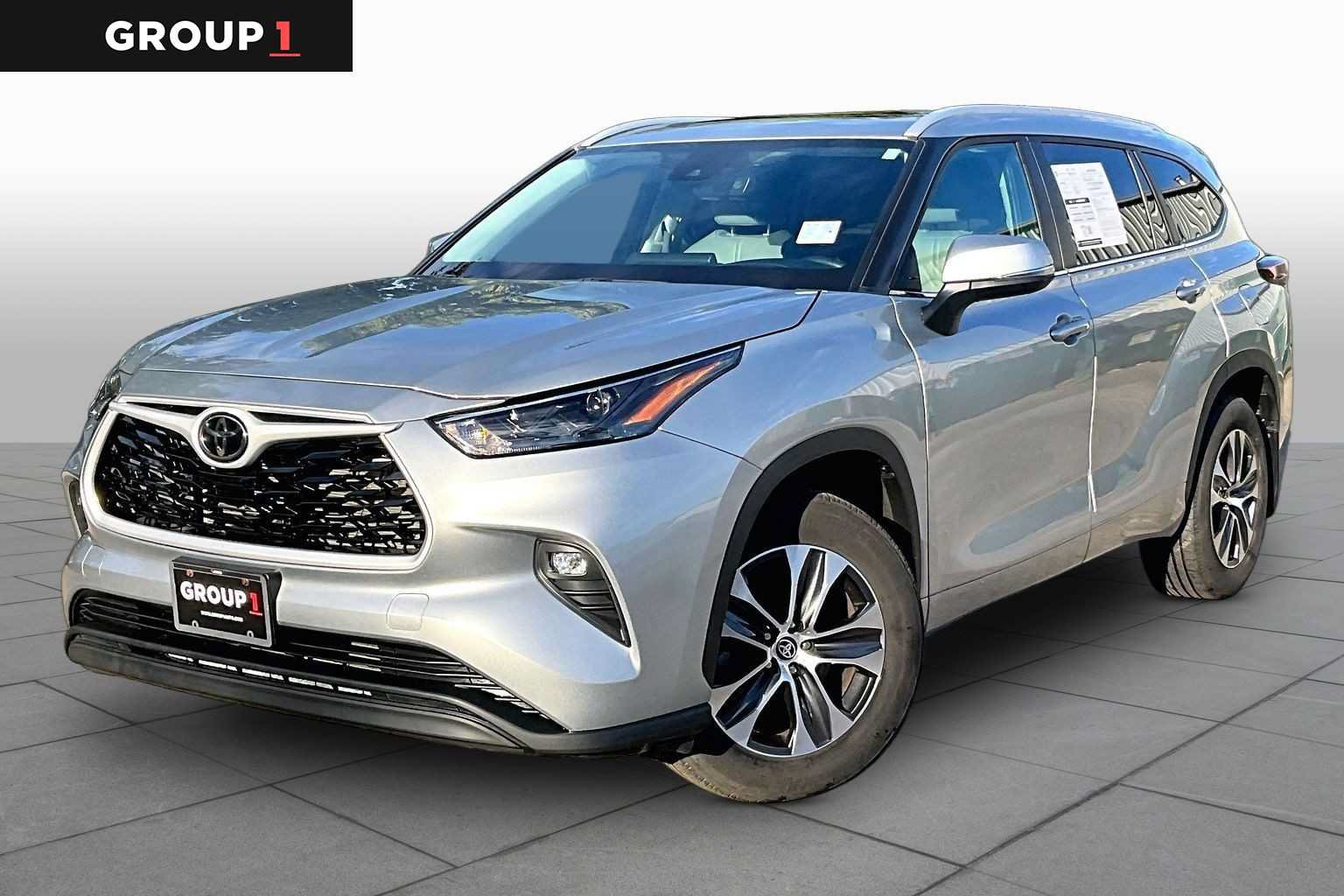 Used 2024 Toyota Highlander XLE AWD/4WD image 1
