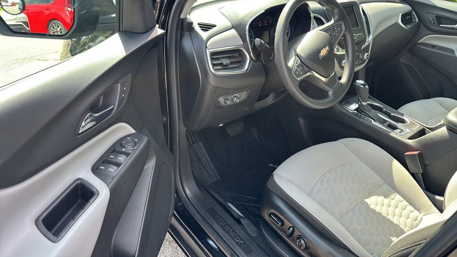 Used 2021 Chevrolet Equinox LS w/ LS Convenience Package FWD image 10