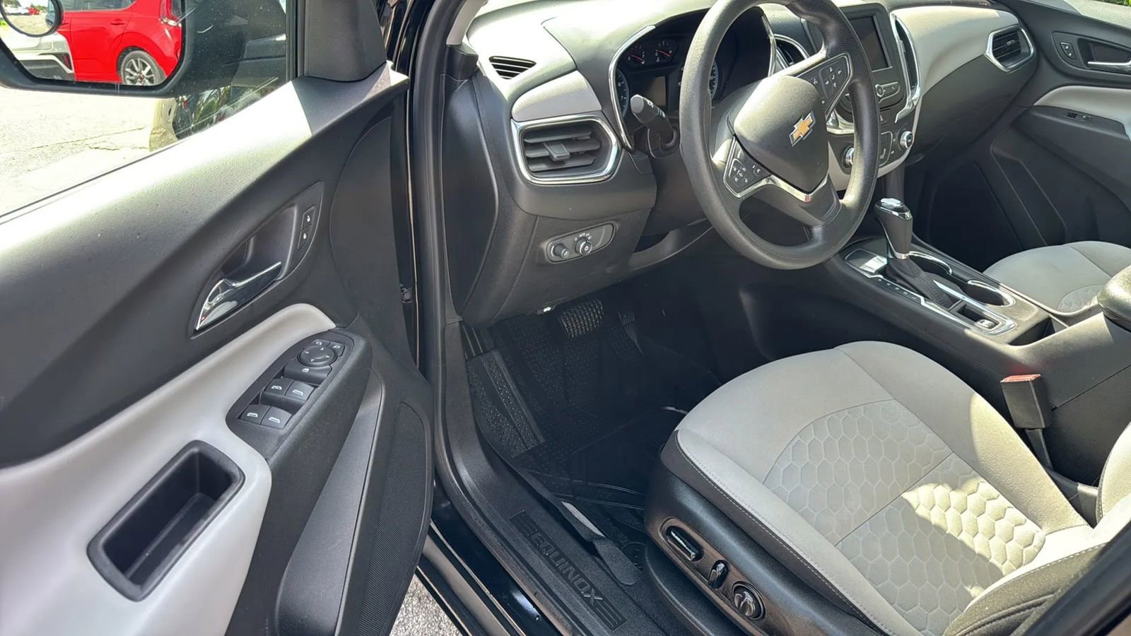 Used 2021 Chevrolet Equinox LS w/ LS Convenience Package FWD image 10