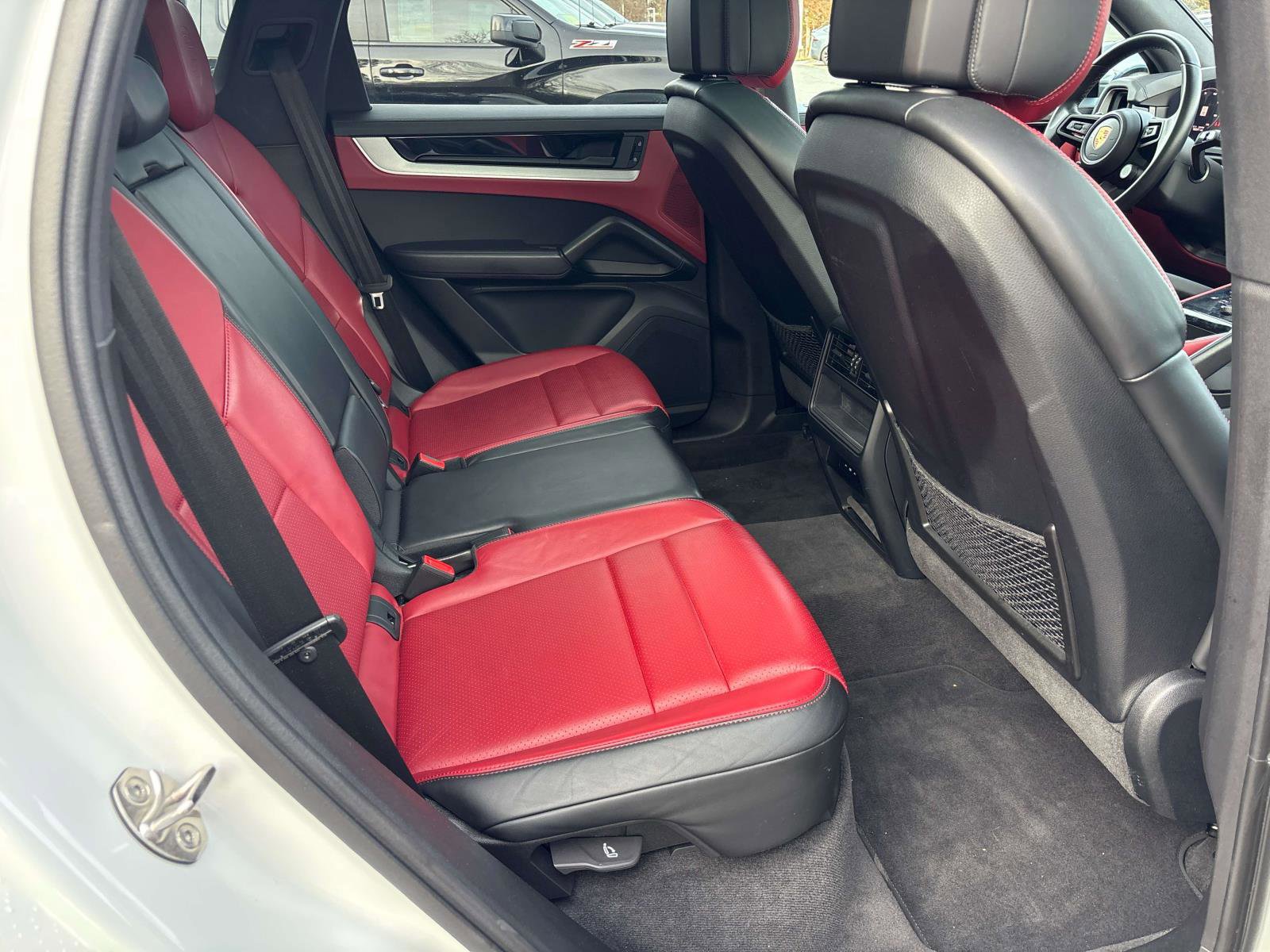 Used 2024 Porsche Cayenne image 12