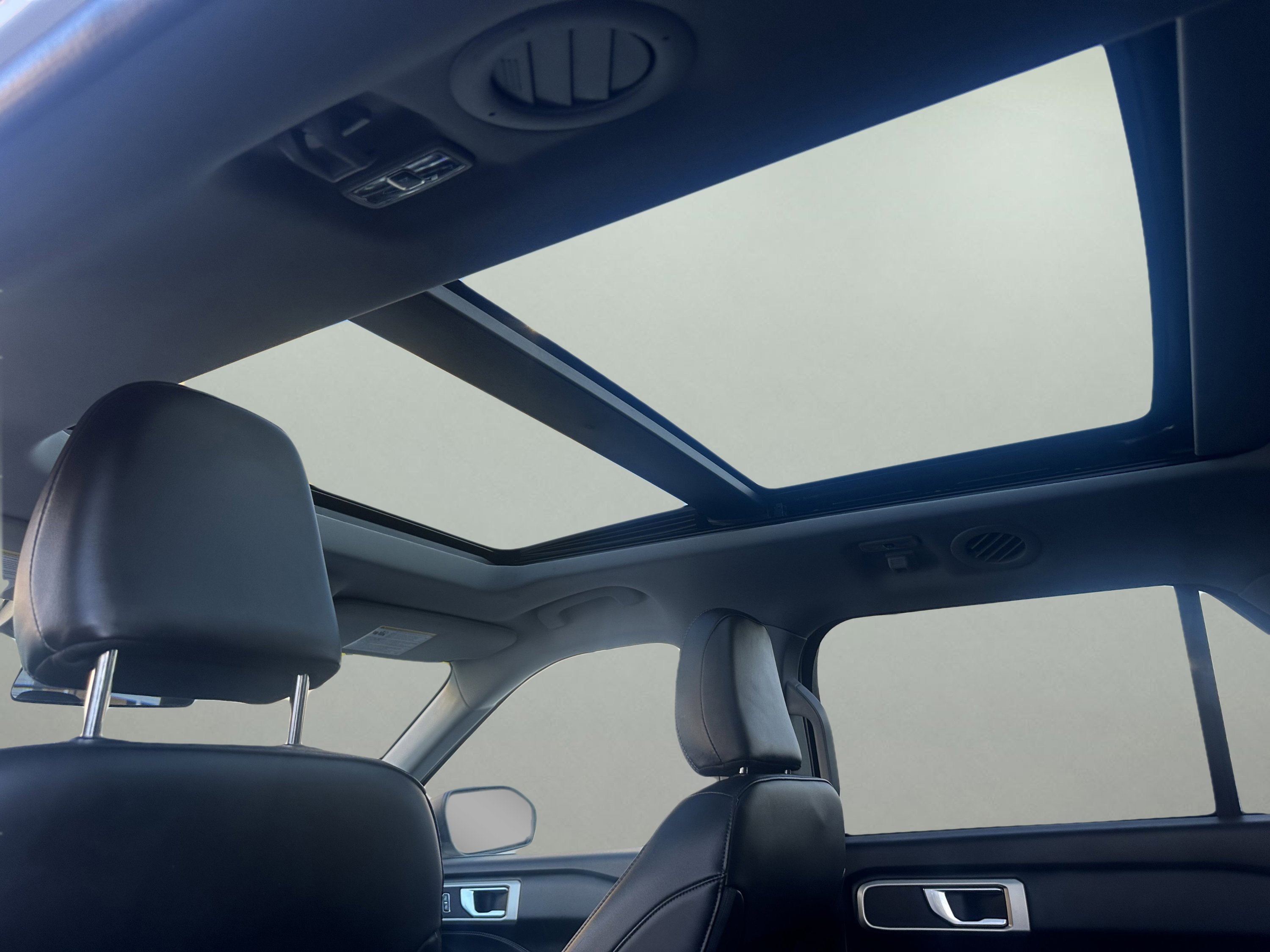 Used 2022 Ford Explorer XLT w/ Equipment Group 202A image 18