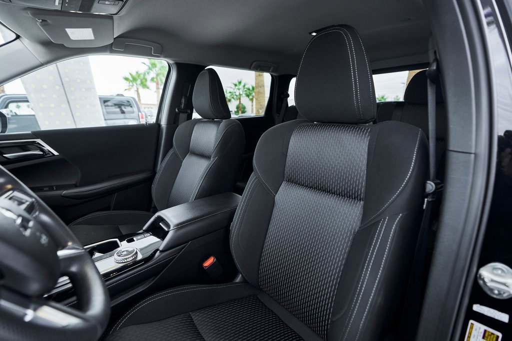 Used 2025 Mitsubishi Outlander ES image 33