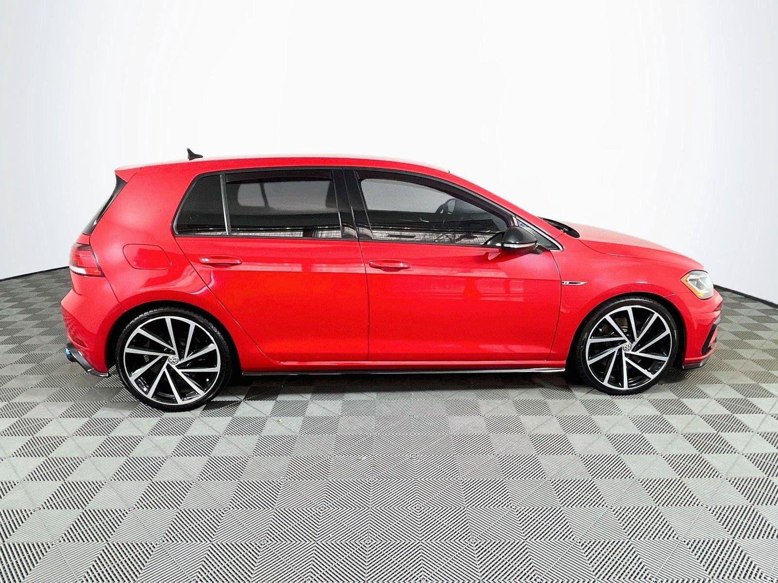 Used 2018 Volkswagen Golf 4-Door AWD/4WD image 10