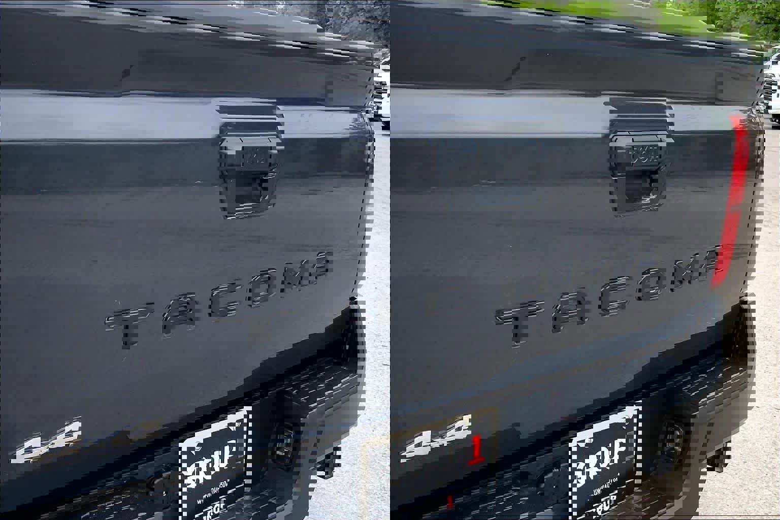 Used 2025 Toyota Tacoma SR AWD/4WD image 29