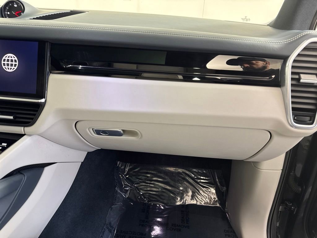 Used 2023 Porsche Cayenne AWD/4WD image 10
