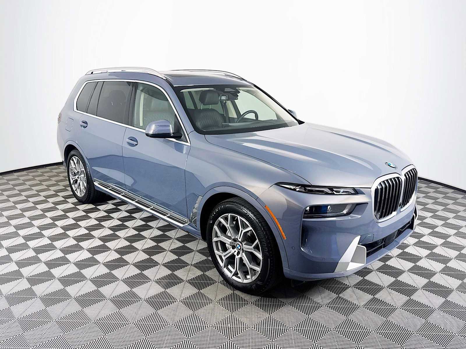Used 2025 BMW X7 xDrive40i image 3
