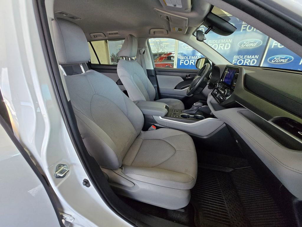 Used 2023 Toyota Highlander LE image 29