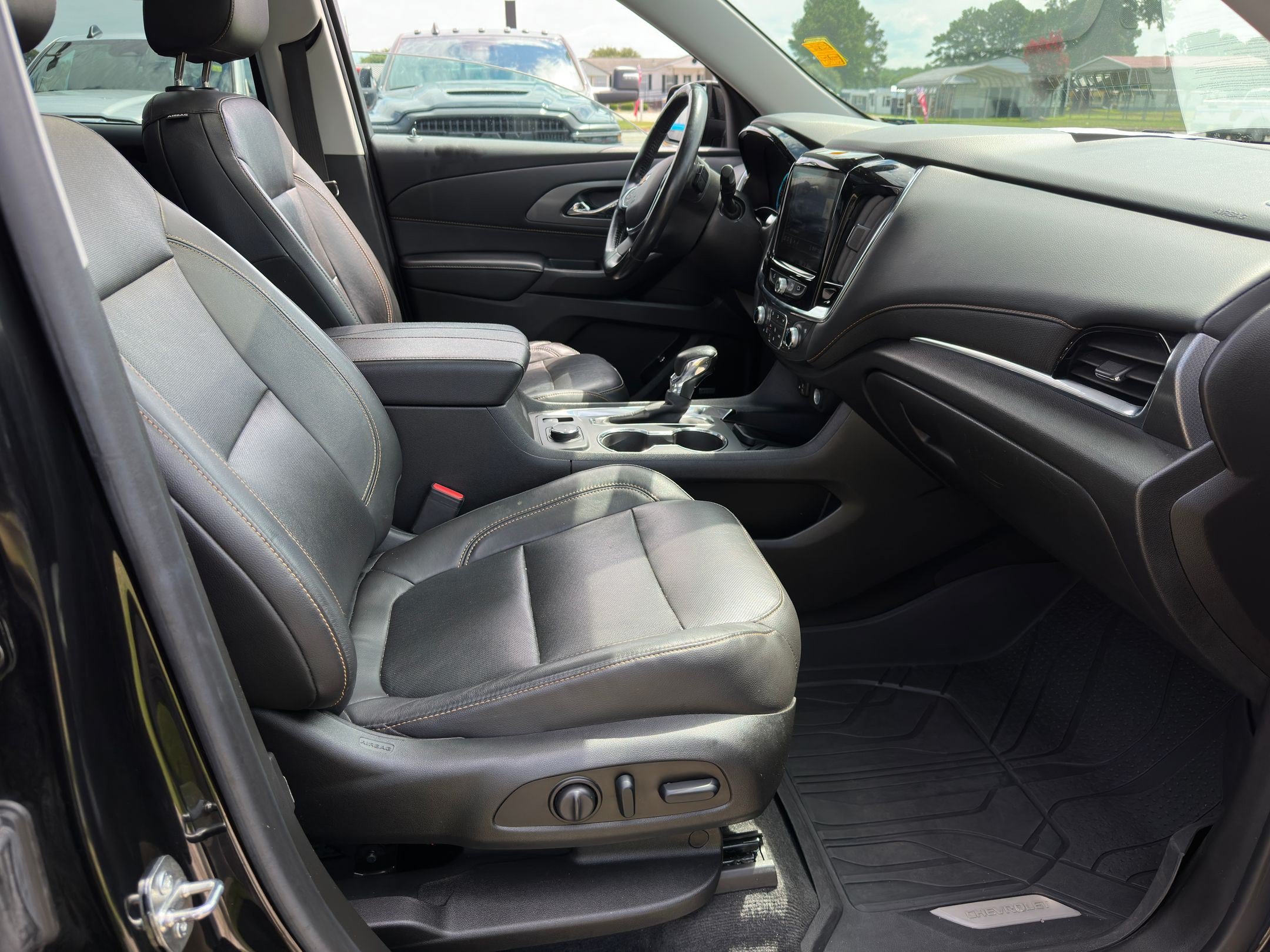 Used 2021 Chevrolet Traverse Premier w/ Redline Edition FWD image 25