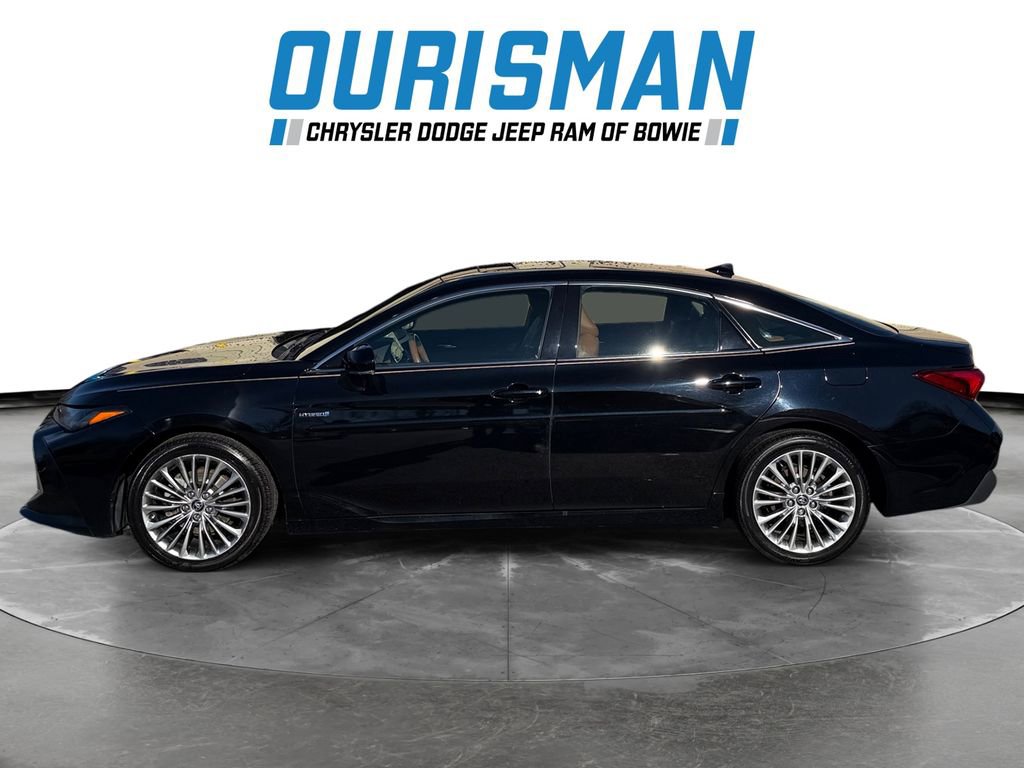 Used 2020 Toyota Avalon Limited image 3