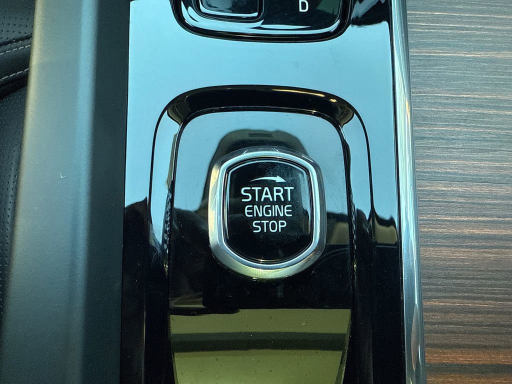 Used 2023 Volvo XC60 T8 Ultimate w/ Climate Package image 26