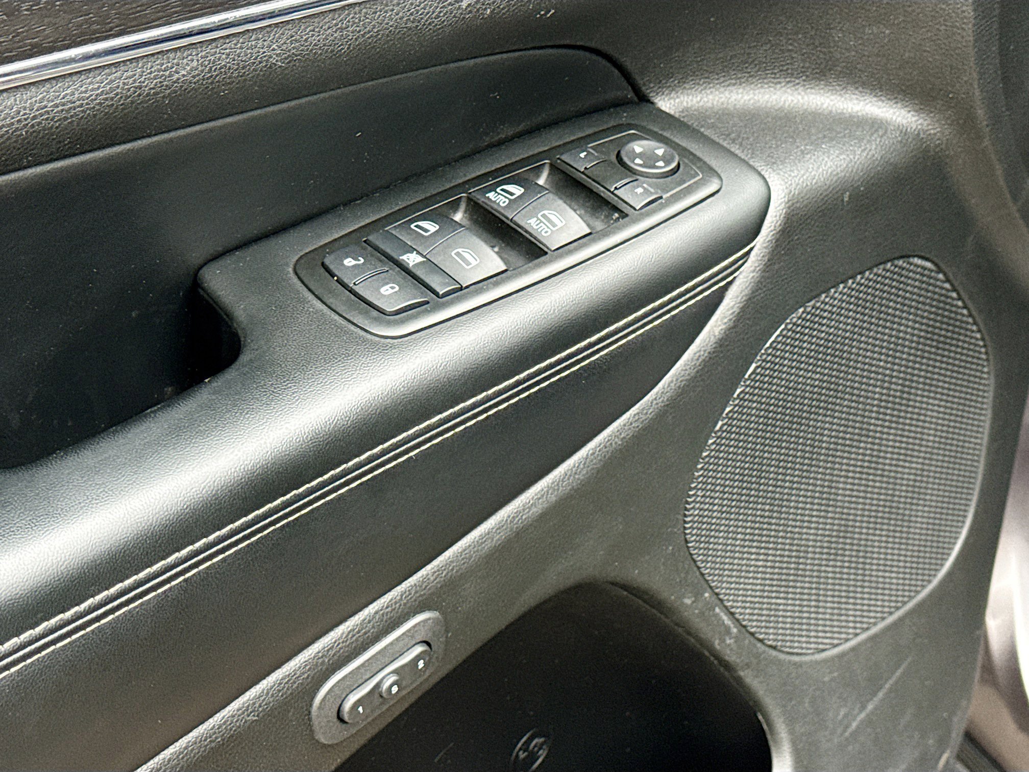 Used 2015 Jeep Grand Cherokee Limited image 8