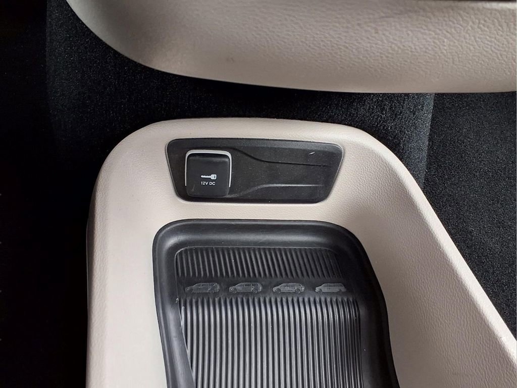Used 2024 Chrysler Pacifica Touring-L FWD image 14