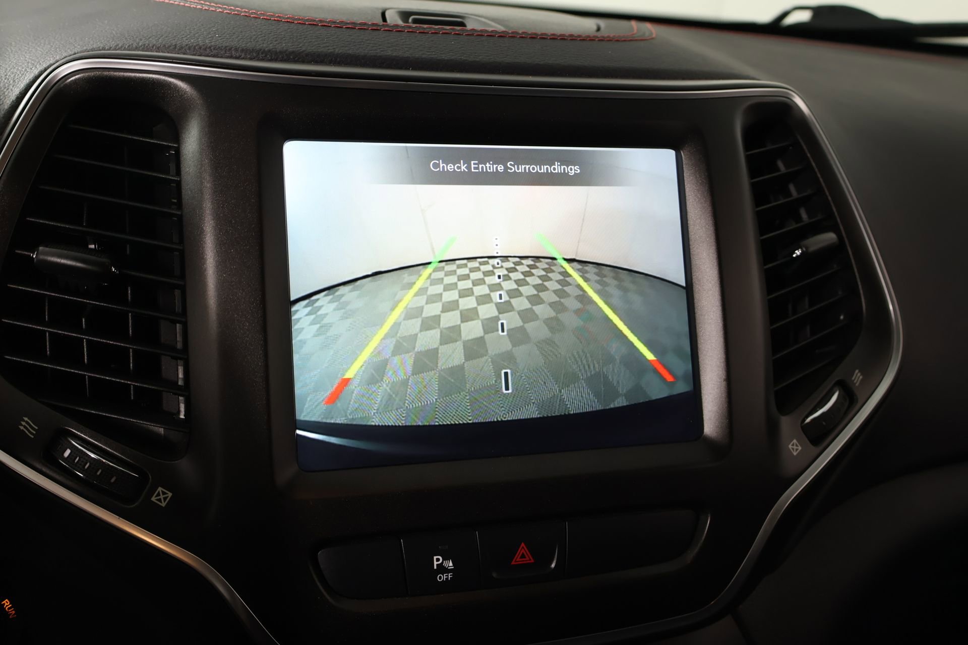 Used 2020 Jeep Cherokee Trailhawk AWD/4WD image 6