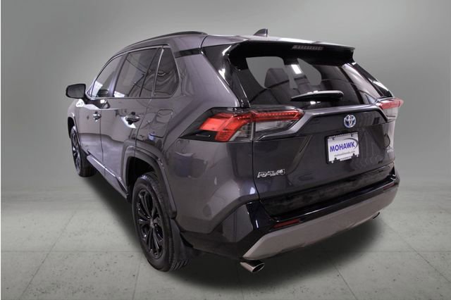 Used 2022 Toyota RAV4 SE w/ Convenience Package image 3