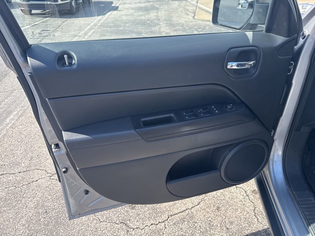 Used 2016 Jeep Patriot High Altitude image 14