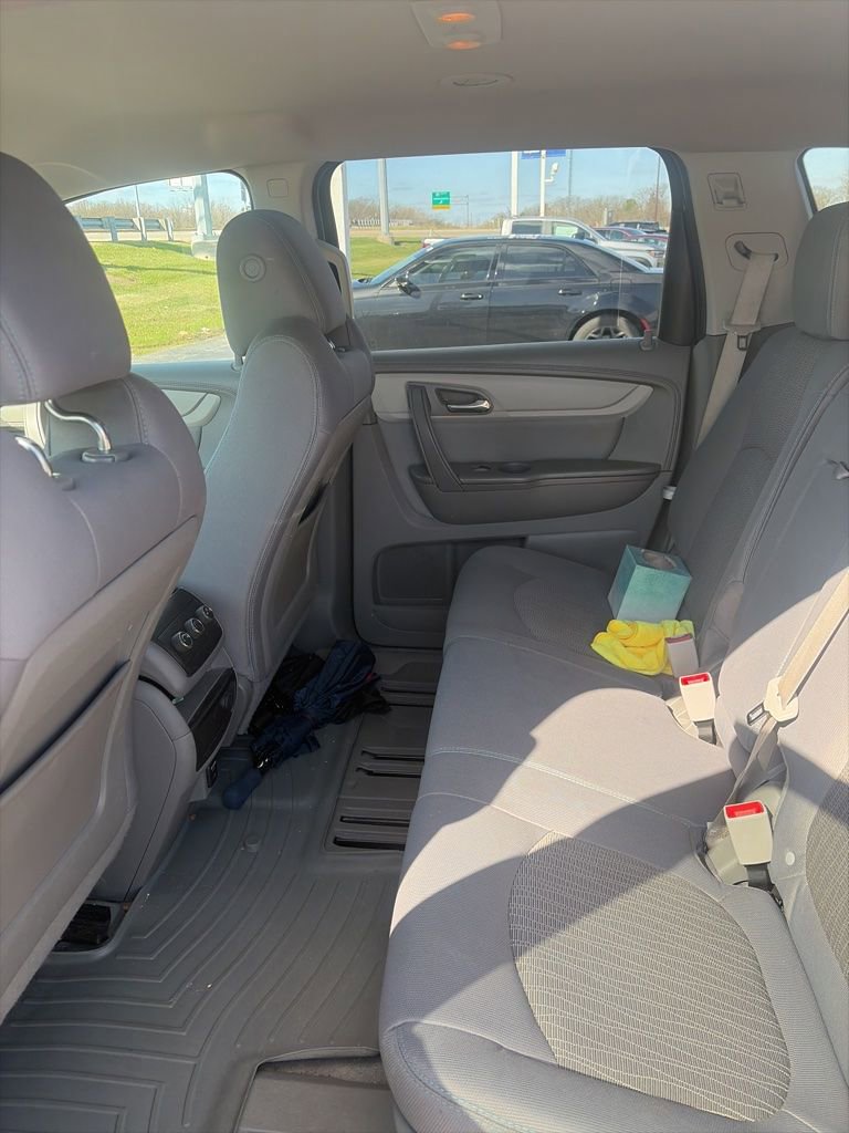 Used 2014 Chevrolet Traverse LS FWD image 2