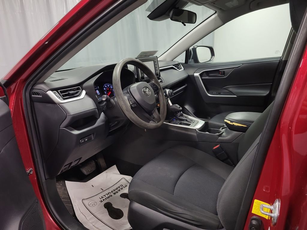 Used 2021 Toyota RAV4 LE image 12