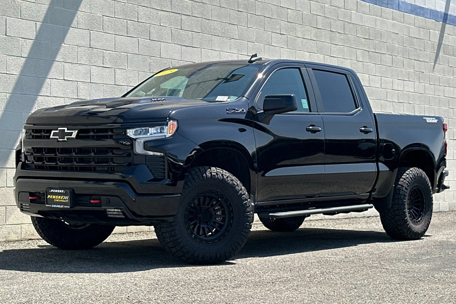 Used 2025 Chevrolet Silverado 1500 LT Trail Boss w/ LPO, Dark Essentials Package AWD/4WD image 8