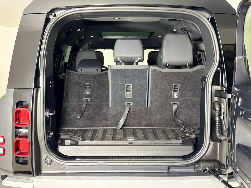 Used 2025 Land Rover Defender 130 S image 25
