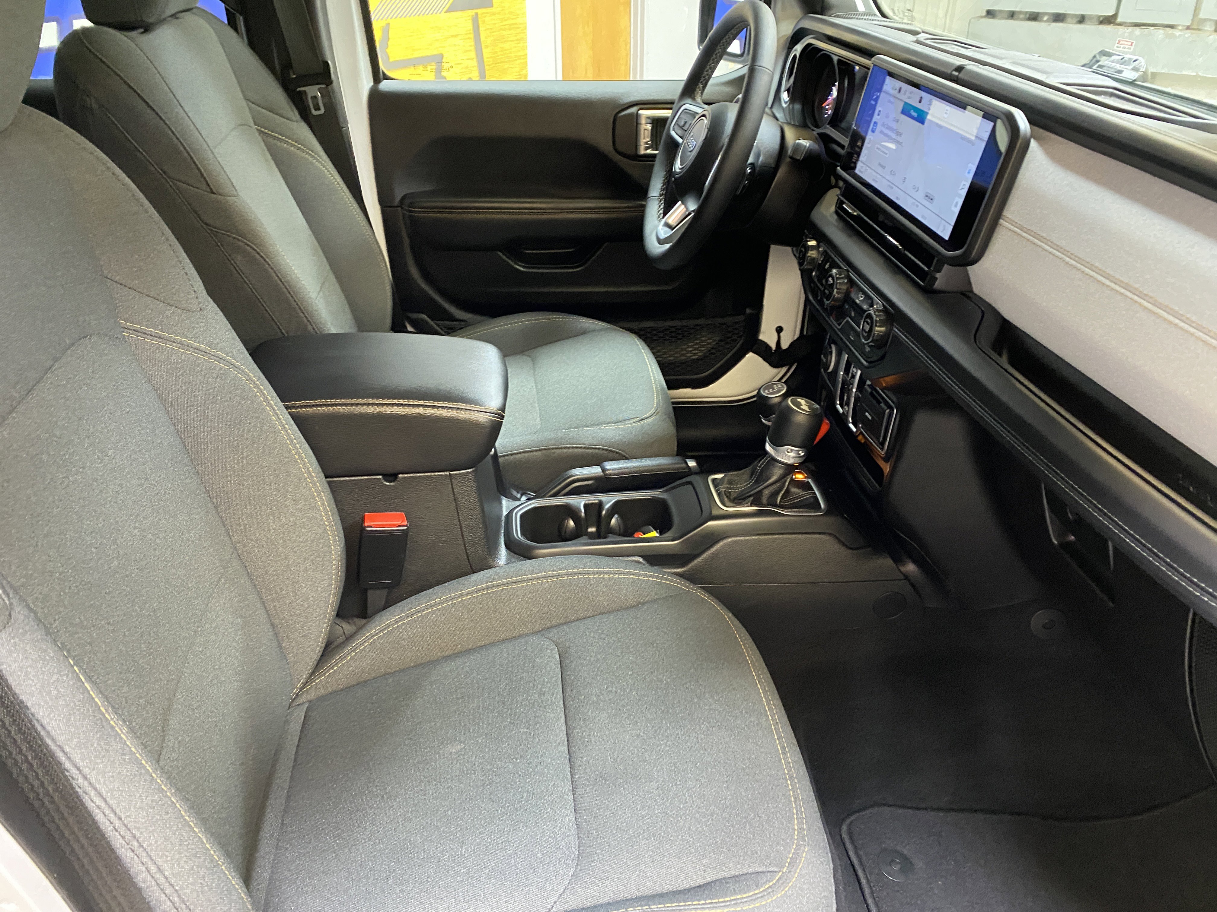 Used 2025 Jeep Wrangler Sahara image 25