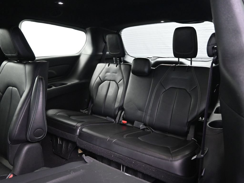 Used 2024 Chrysler Pacifica Limited FWD image 31