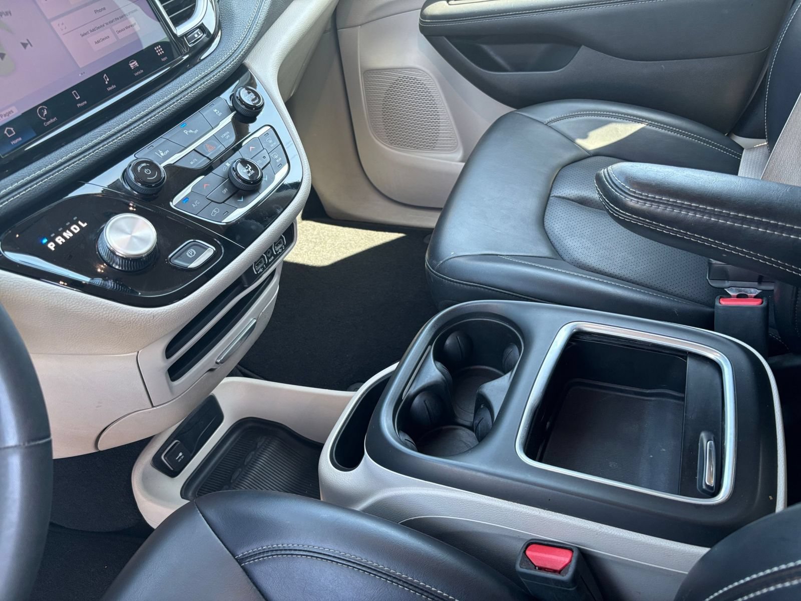 Used 2023 Chrysler Pacifica Touring-L FWD image 43