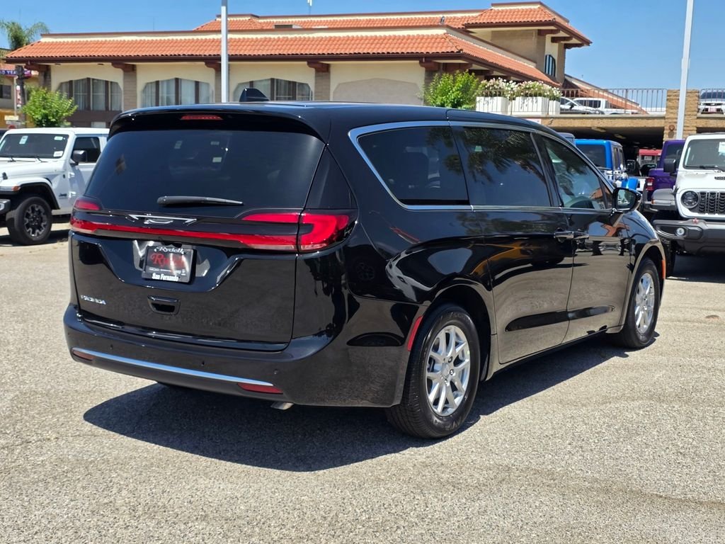 New 2027 Chrysler Pacifica Select w/ Family Tech Group FWD image 4