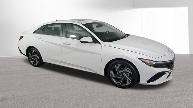 New 2026 Hyundai Elantra Limited FWD image 2