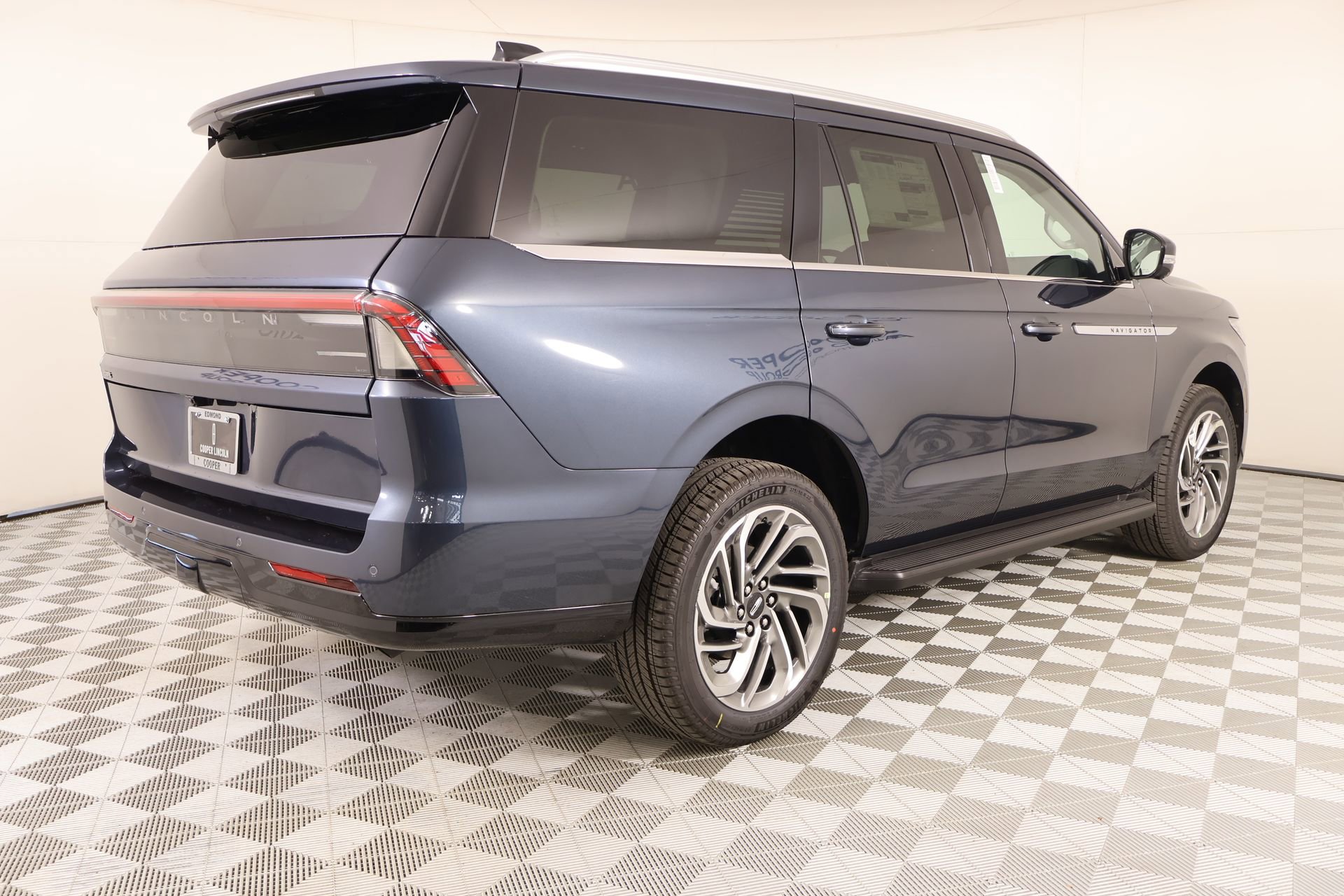New 2026 Lincoln Navigator Premiere AWD/4WD image 20