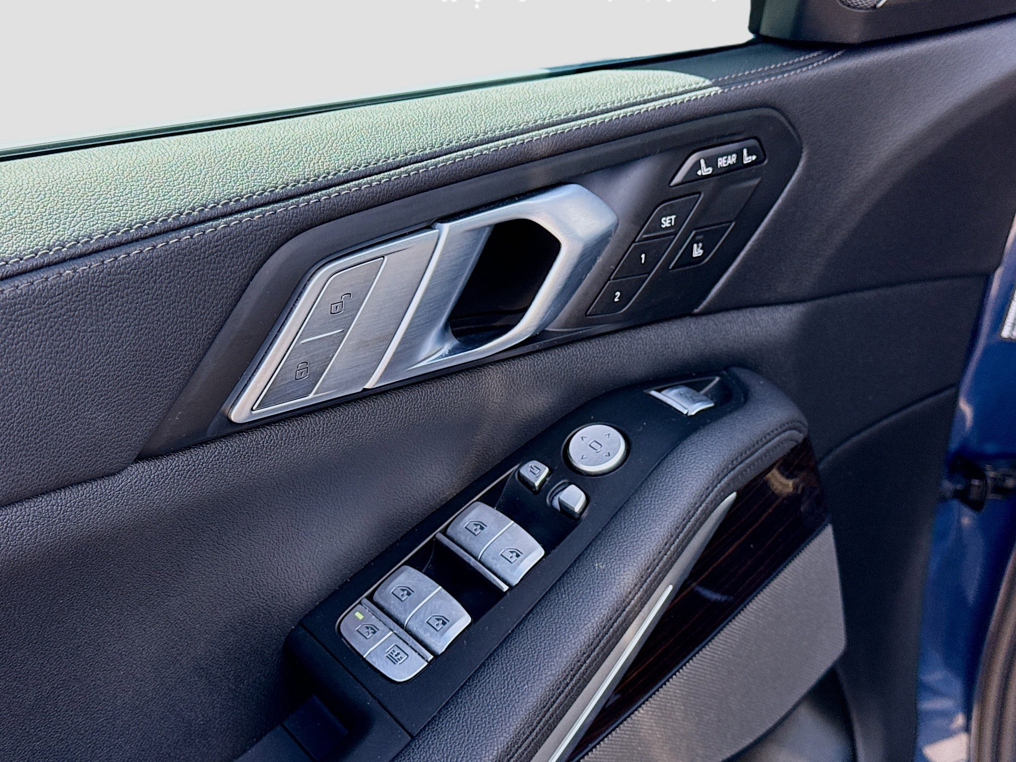 Used 2020 BMW X7 xDrive40i w/ Premium Package image 24