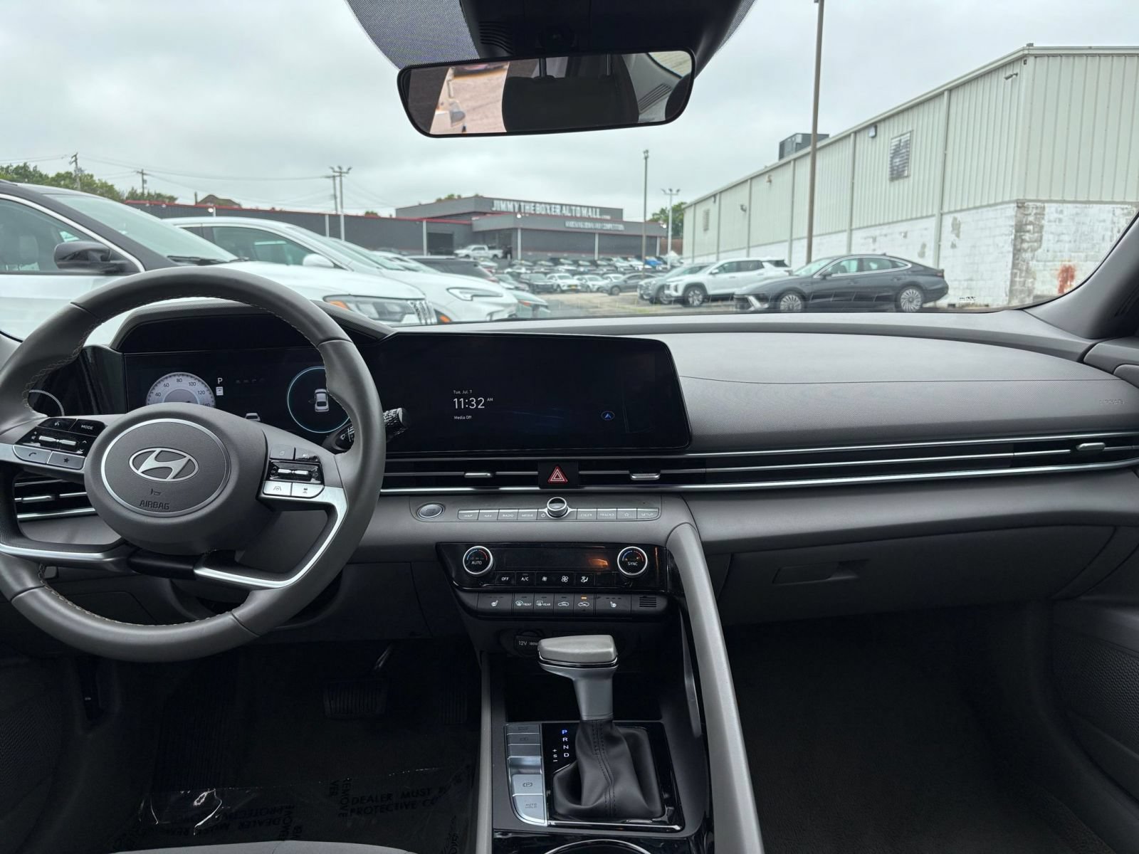 Used 2025 Hyundai Elantra SEL FWD image 29