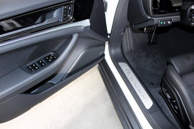 New 2025 Porsche Panamera 4 image 14