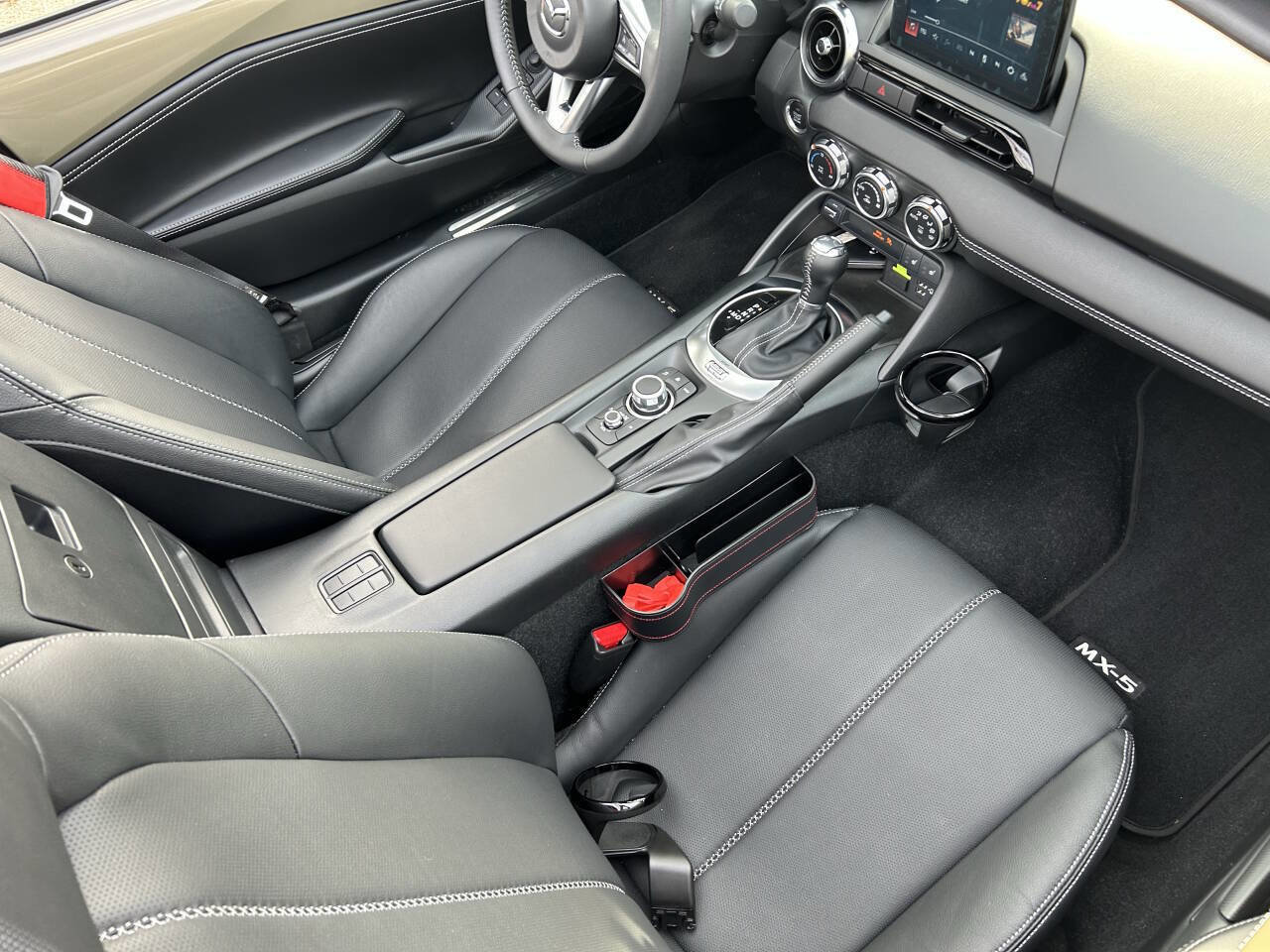 Used 2023 MAZDA MX-5 Miata Grand Touring RWD image 9