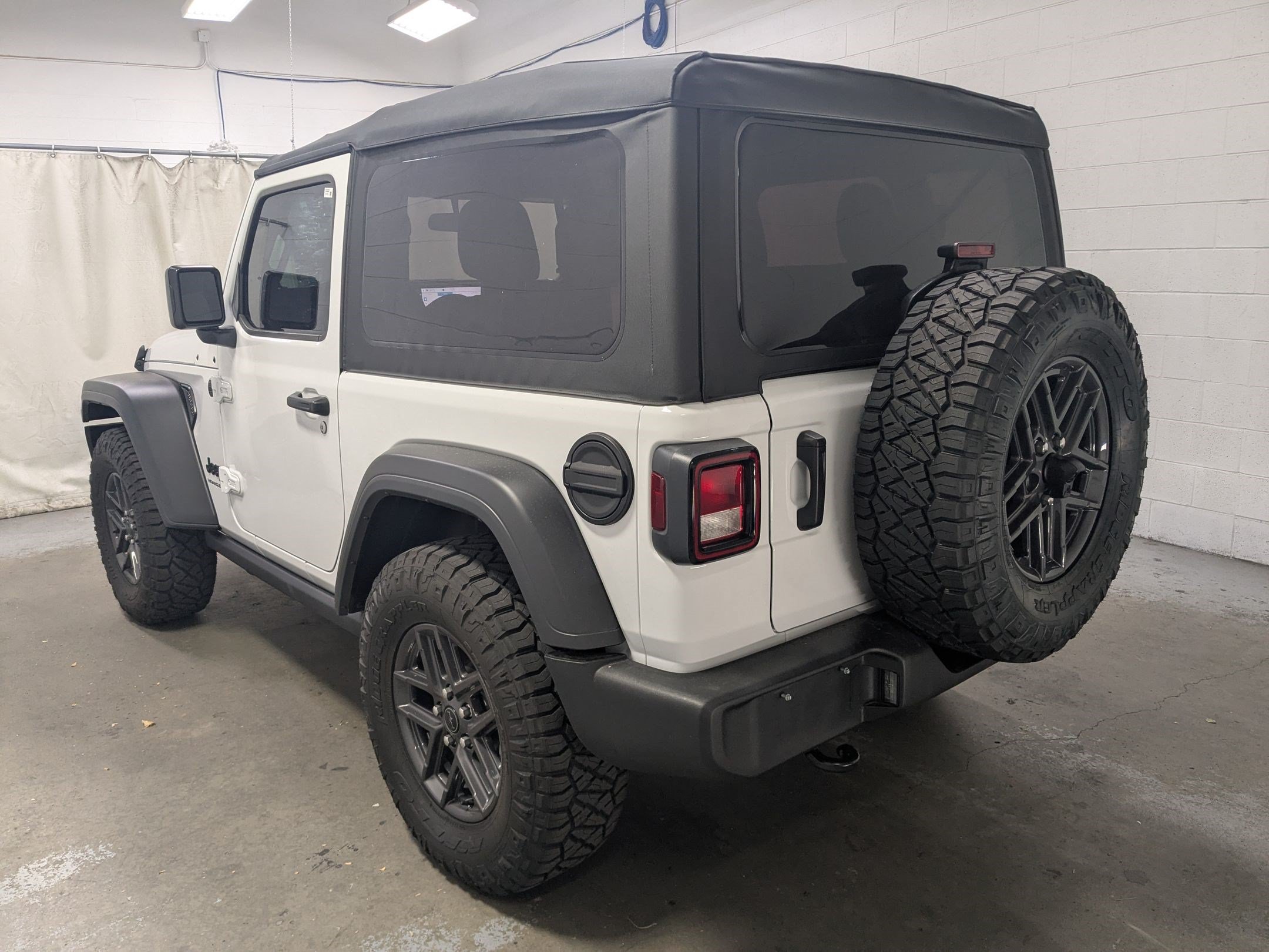 Certified 2026 Jeep Wrangler Sport AWD/4WD image 9