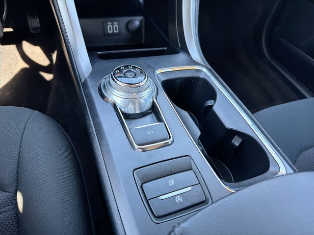 Used 2020 Ford Fusion SE FWD image 18