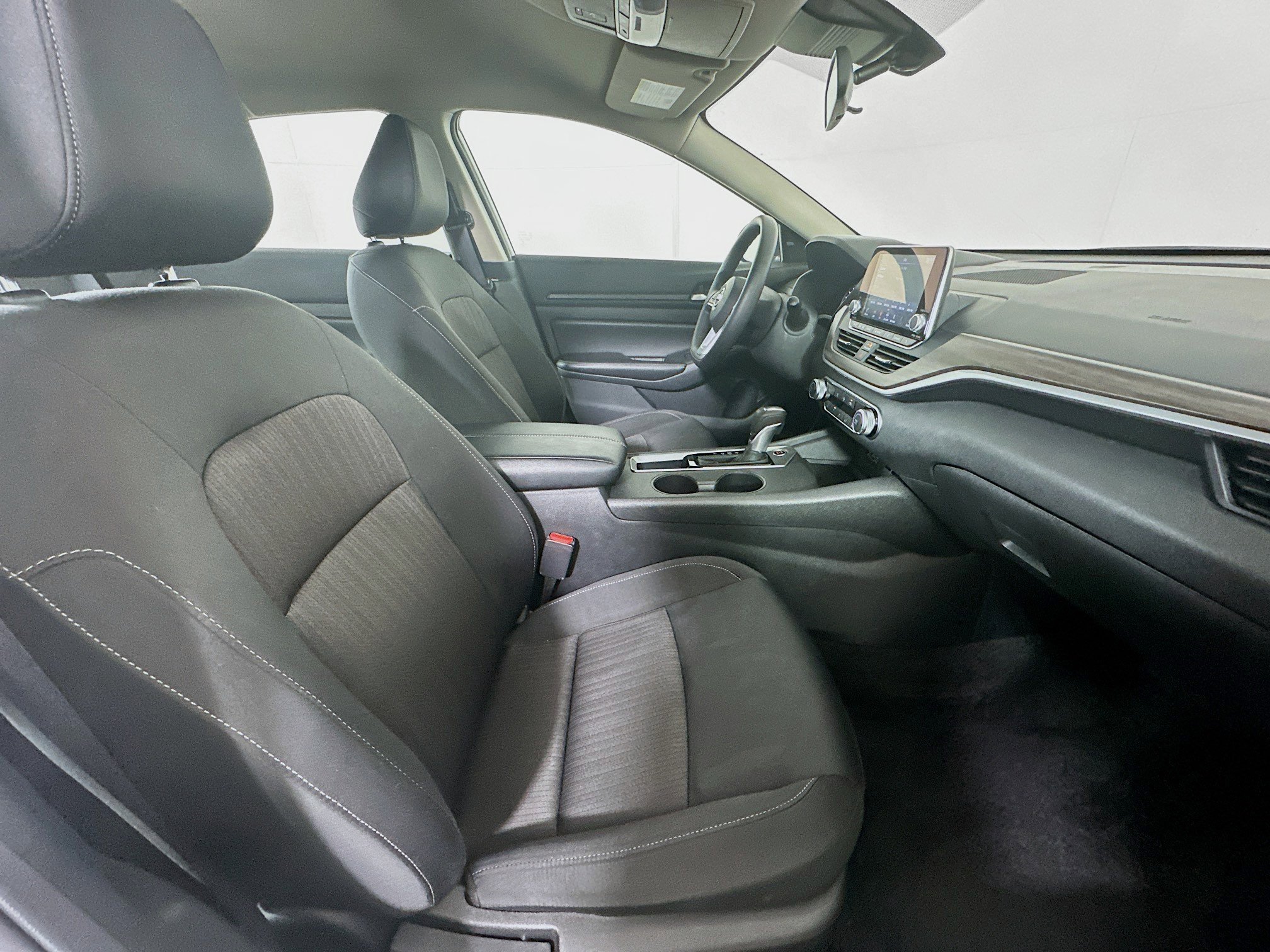 Used 2025 Nissan Altima 2.5 SV image 29