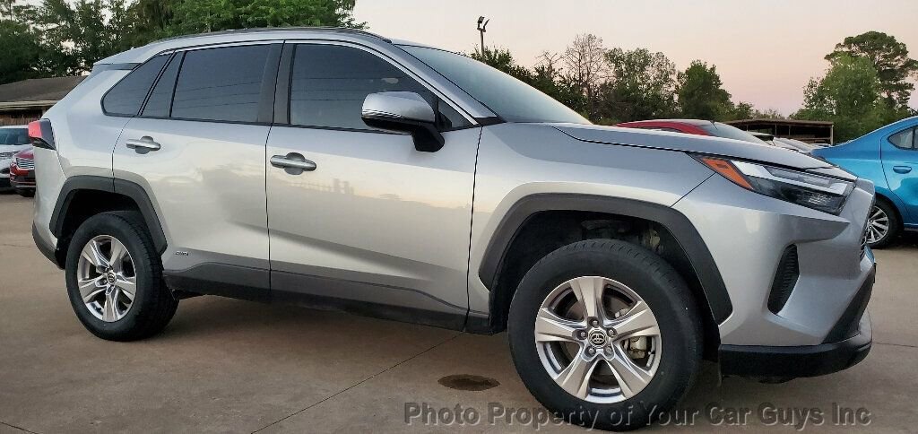 Used 2022 Toyota RAV4 XLE w/ Convenience Package image 10