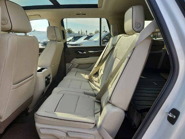 Used 2022 GMC Yukon Denali w/ Denali Premium Package AWD/4WD image 10