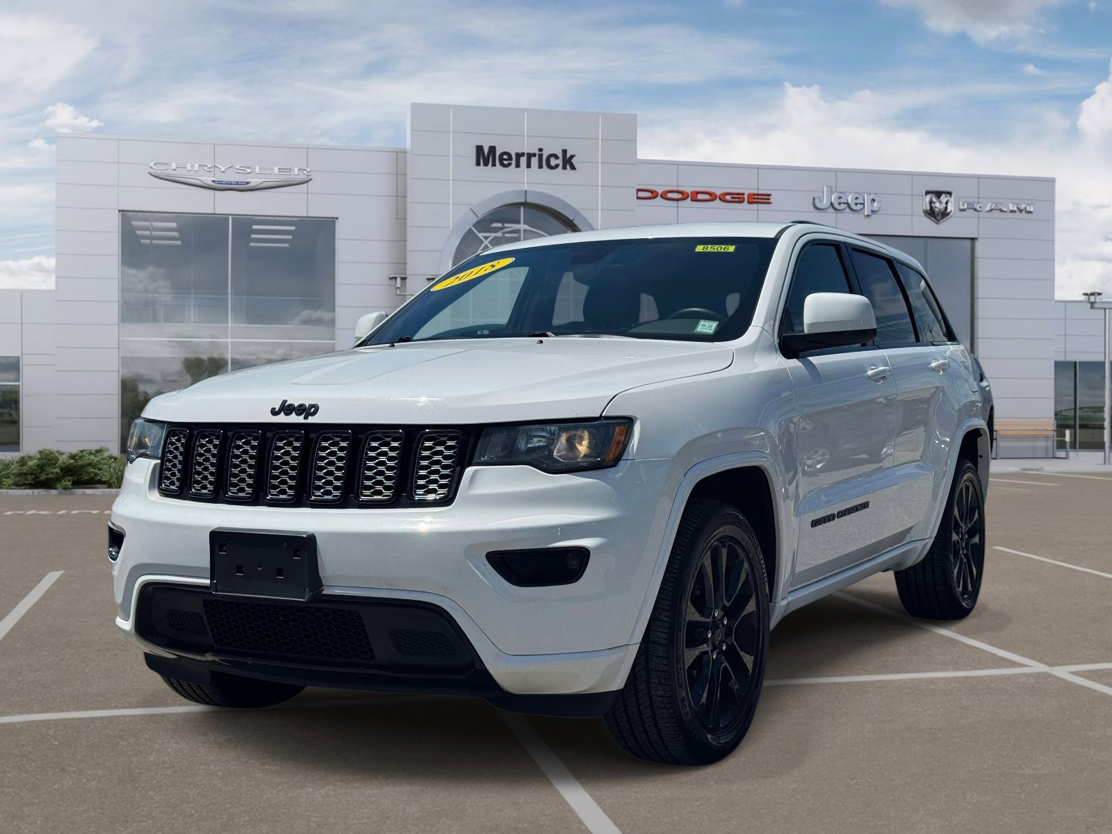 Used 2018 Jeep Grand Cherokee Altitude AWD/4WD image 4